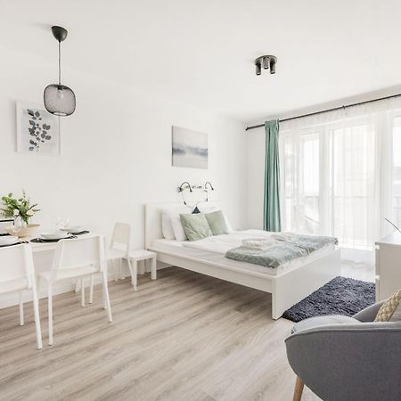 Modern Riverfront Apartment With Free Parking Budapest Exterior photo